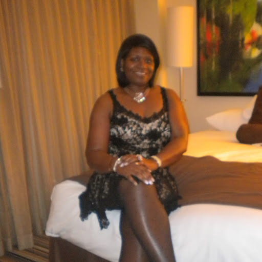 Renee Crawford Photo 35