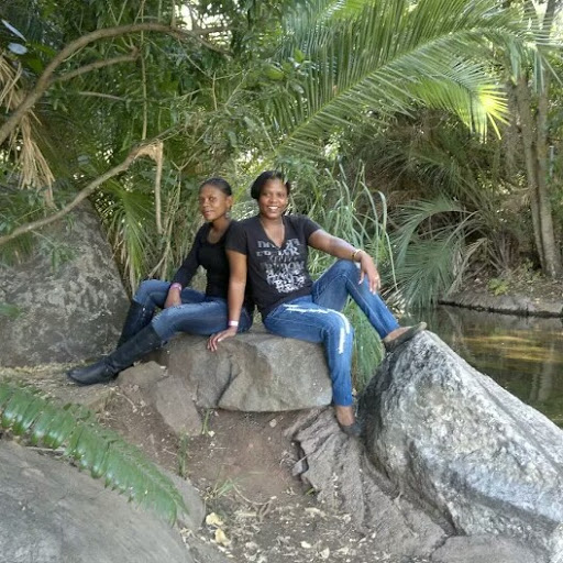 Esther Roberts Photo 20