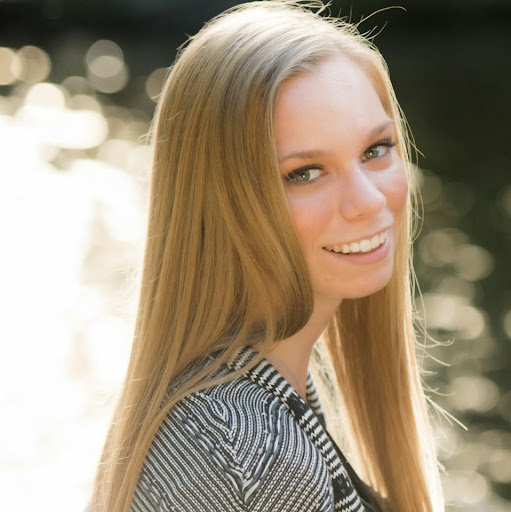 Emily Larson Photo 23