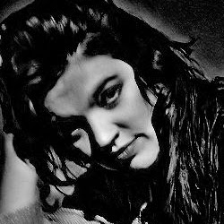 Danielle Glover Photo 9
