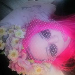 Anna Lynch Photo 9