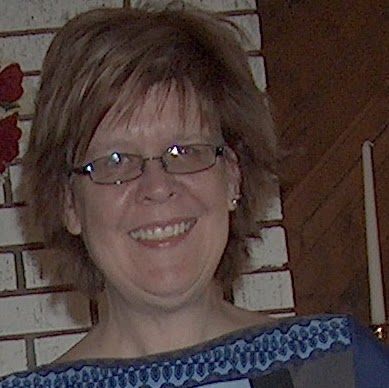 Elizabeth Newton Photo 23