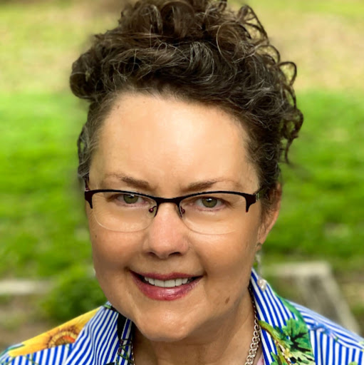 Julia Gardner Photo 21