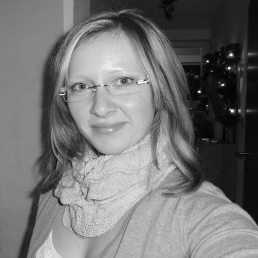 Nicole Pfeifer Photo 24