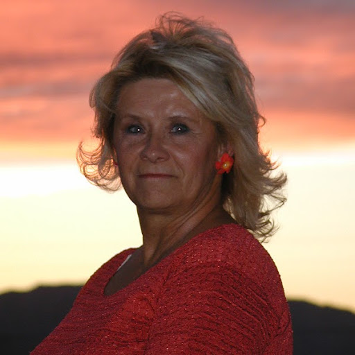 Sandy Smith Photo 3