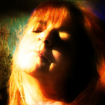 Clair Thompson Photo 30