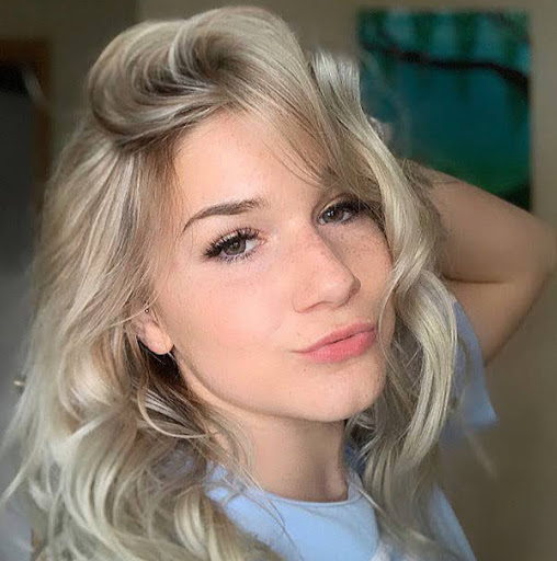 April Lucas Photo 47