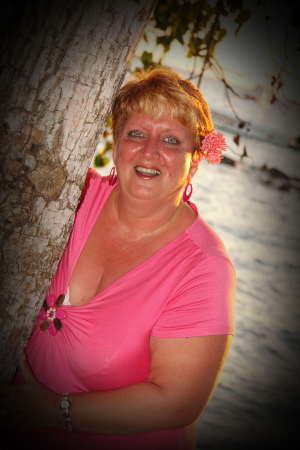 Julie Garrison Photo 20