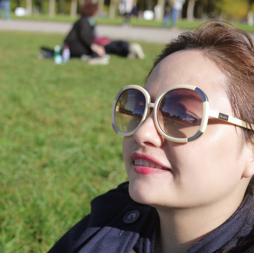 Julia Liu Photo 32