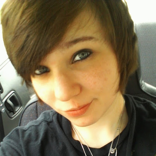 Emily Pugh Photo 11