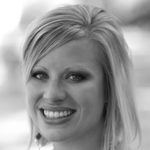 Erika Holmes Photo 33
