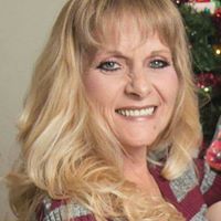 Julie Garrett Photo 18