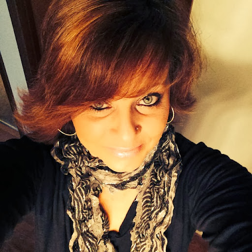 Jennifer Hutson Photo 8