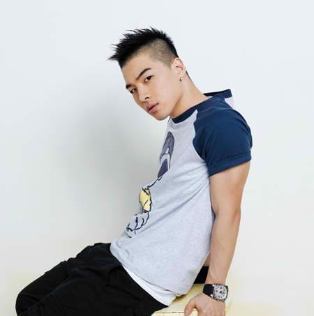 Dong Young Photo 3