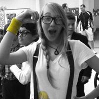 Julia Fairbanks Photo 7