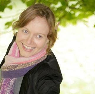 Simone Edwards Photo 35