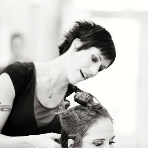 Elizabeth Warner Photo 22