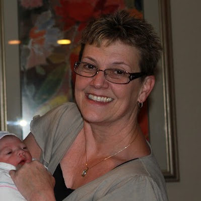 Elaine Jones Photo 19