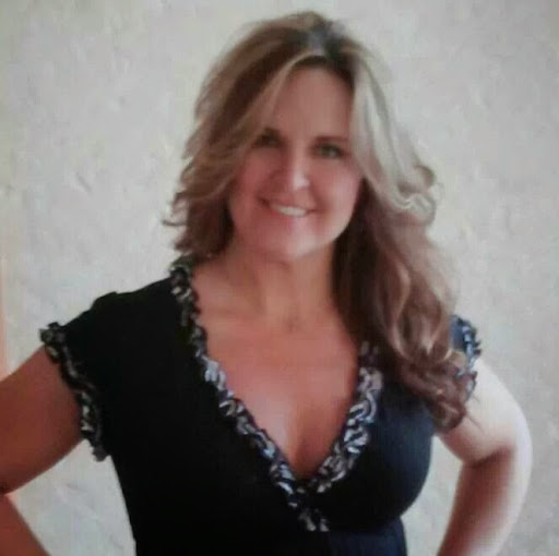 Jennifer Bates Photo 10