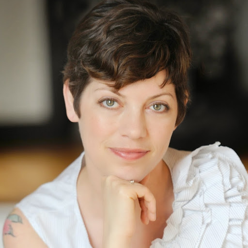Sarah Larson Photo 32