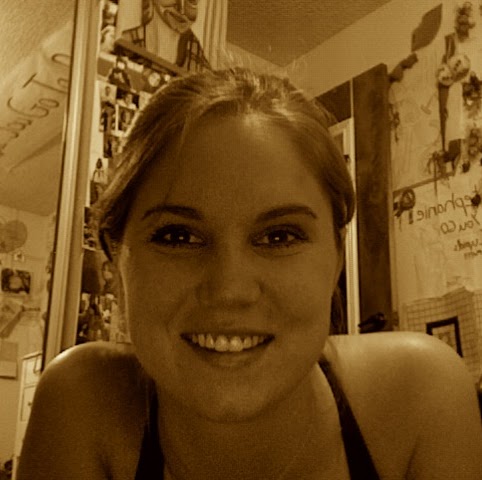 Stephanie Abbott Photo 34