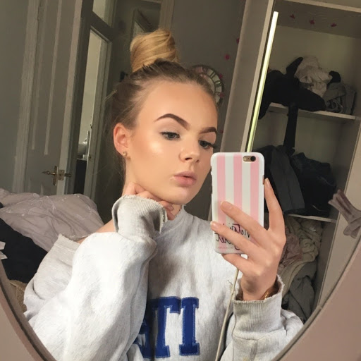 Caroline O'Connor Photo 11
