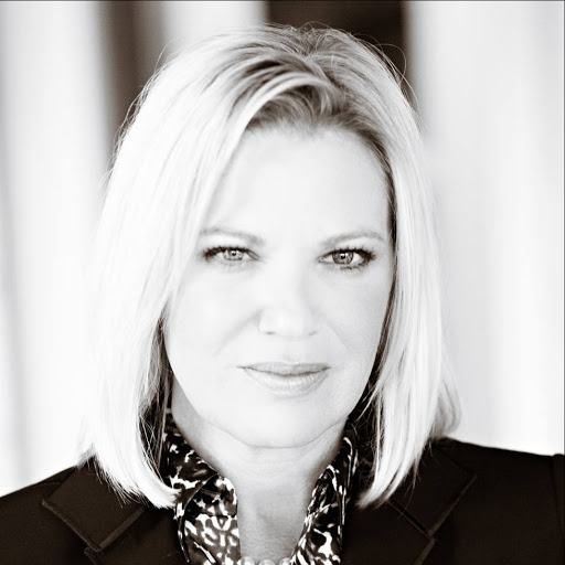 Stephanie Graham Photo 6