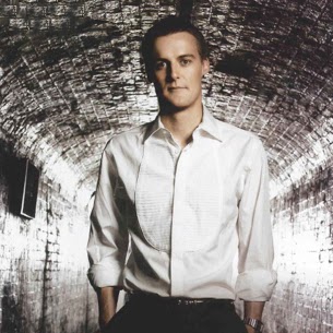 Hugh Evans Photo 30