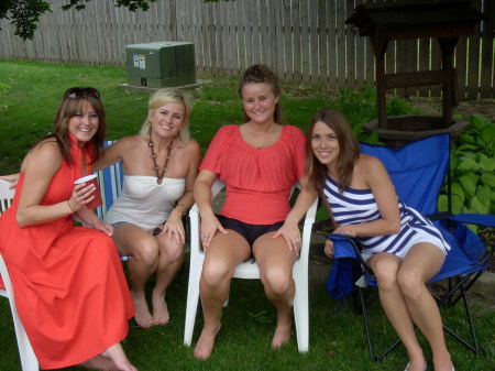 Laura Saunders Photo 9