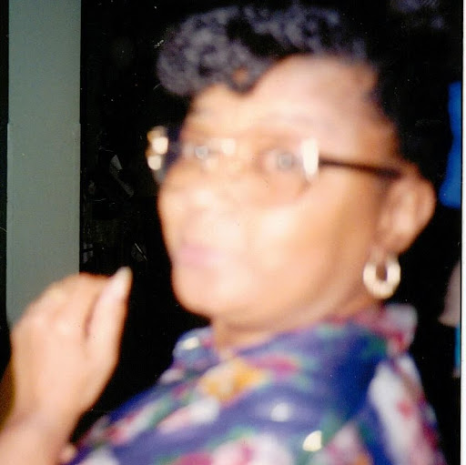 Dolores Jones Photo 29
