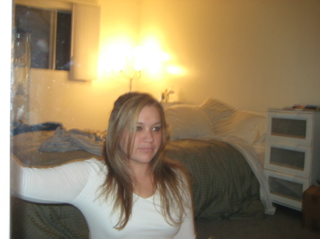 Katie Anderson Photo 25