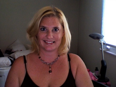 Kelly Armstrong Photo 43