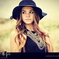 Nicole Reinhardt Photo 31