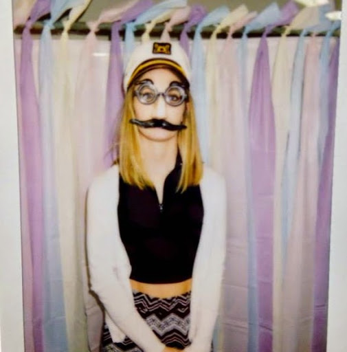 Ellie Lane Photo 1