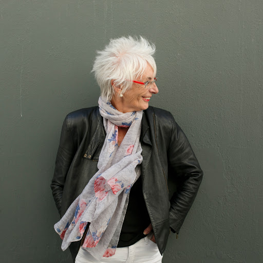 Sue Knight Photo 27