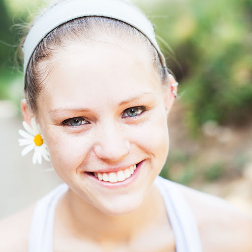 Laura Kane Photo 35