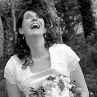 Kimberley Cartwright Photo 14