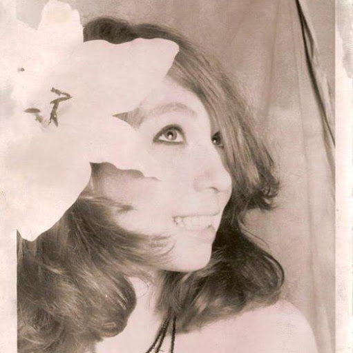Lora Moore Photo 34