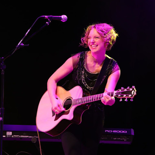 Laura Davidson Photo 38