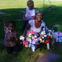 Dee Young Photo 16