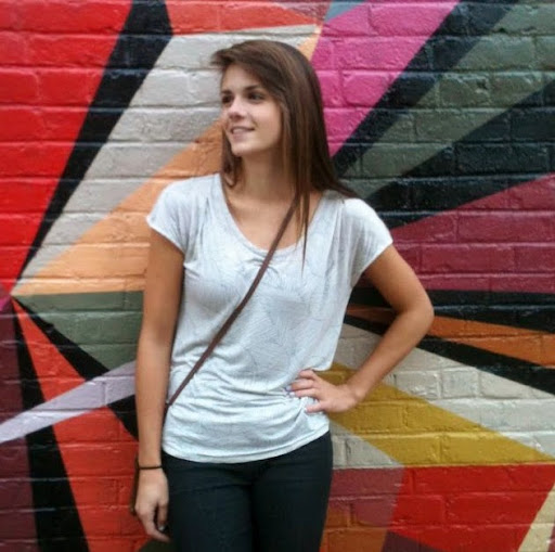 Elizabeth Reilly Photo 36