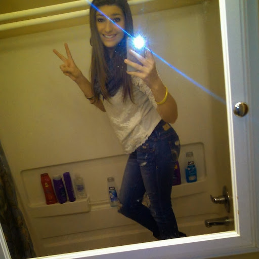 Anna Maynard Photo 11