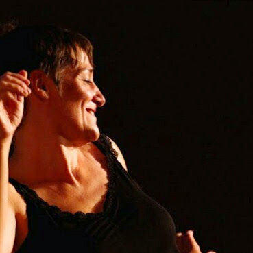 Maria Oliver Photo 40