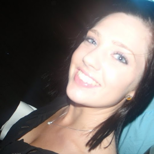 Samantha Hewitt Photo 36