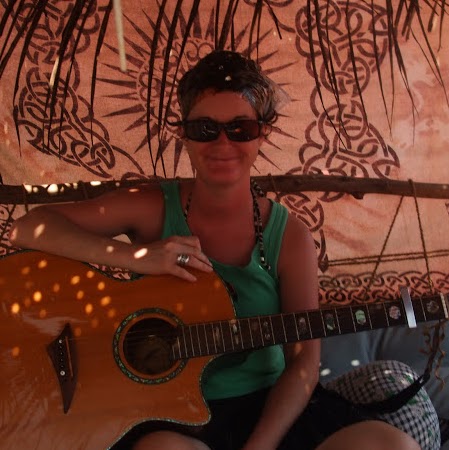 Julia Jenkins Photo 37