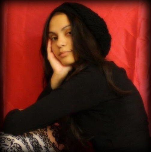 Mona Miller Photo 8