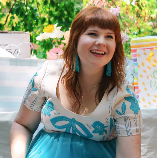 Elizabeth Colley Photo 8