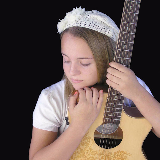 Hannah Shoemaker Photo 17
