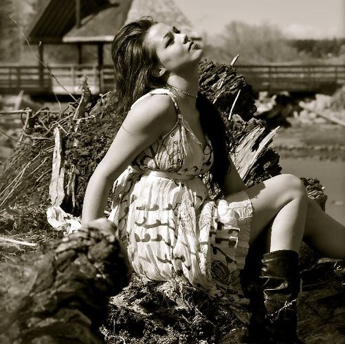 Megan Watts Photo 18