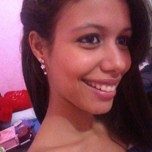 Francine Reis Photo 10